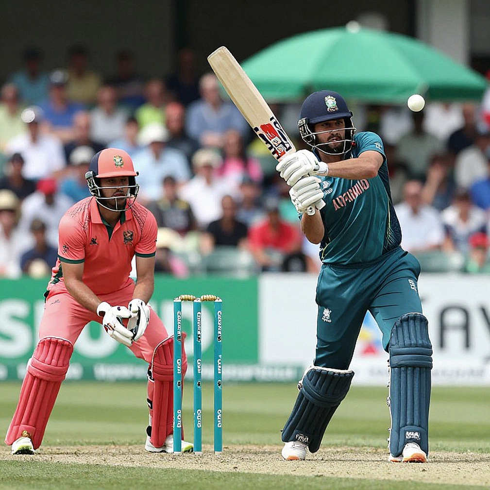 গ্লাভস, কর্নার আর ক্যালেন্ডারের ফাটল: ক্যাপসির অসমাপ্ত বাক্য