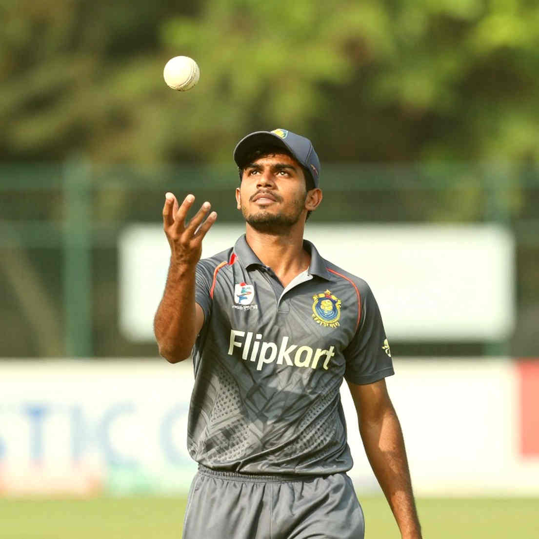 যে বিল ক্যাপ্টেন বানায়: ১৯৭৭-এর প্যাকার-চুক্তি, ১৯৮৫-এর নীরবতার নির্দেশ আর ক্রিকেটের শরীরের লোড লেজার