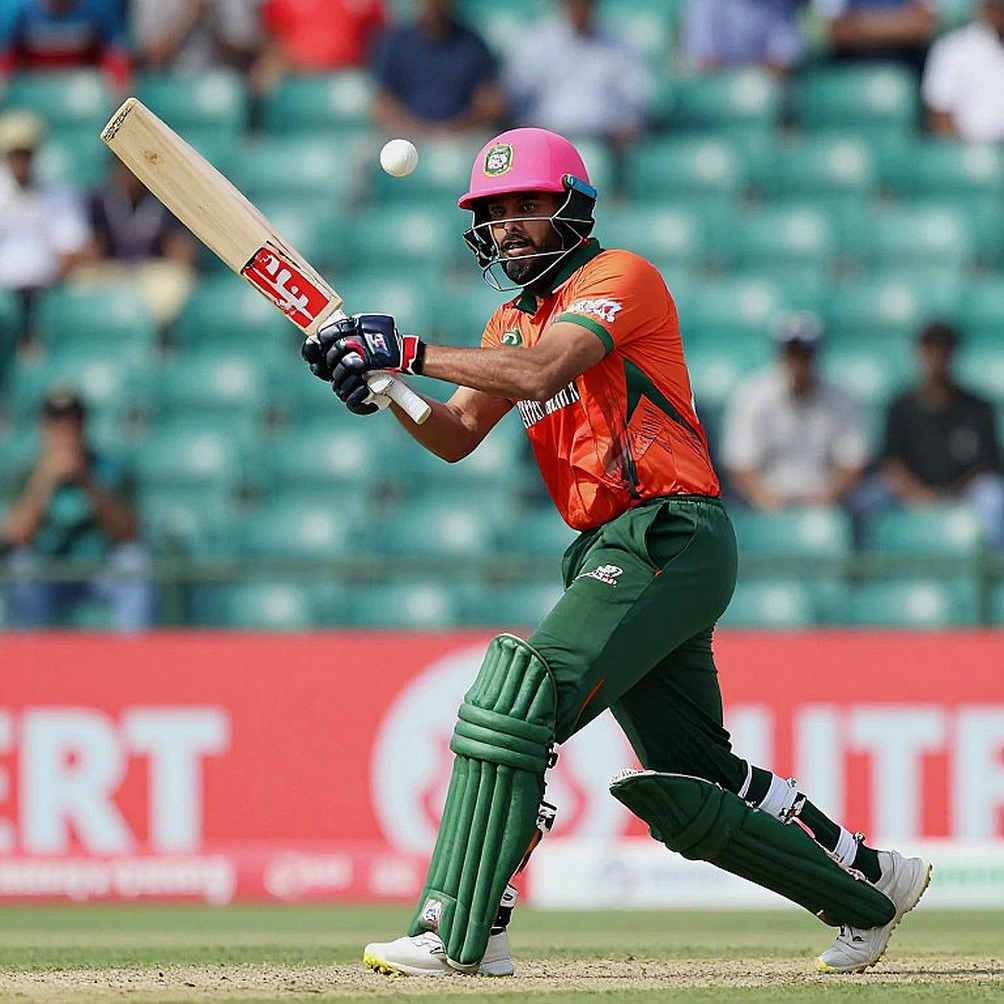 Geometry of a Dead Rubber: Shai Hope's 162* and the 352-Chase Ledger Geometry of a Dead Rubber: Shai Hope's 162* and the 352-Chase Ledger