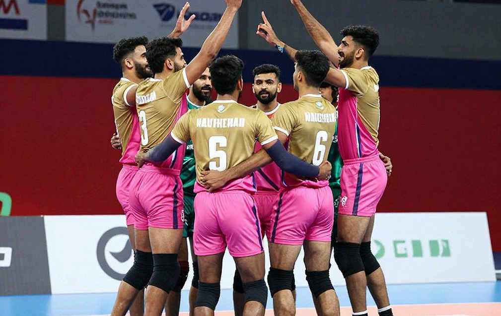 হাই-ফ্লায়ার বেঞ্চে, প্রশ্ন মাঠে: ভারত-ইরান ফাইনালের স্টার্টিং সেভেন নিয়ে যে গল্পটা কেউ যাচাই করেনি