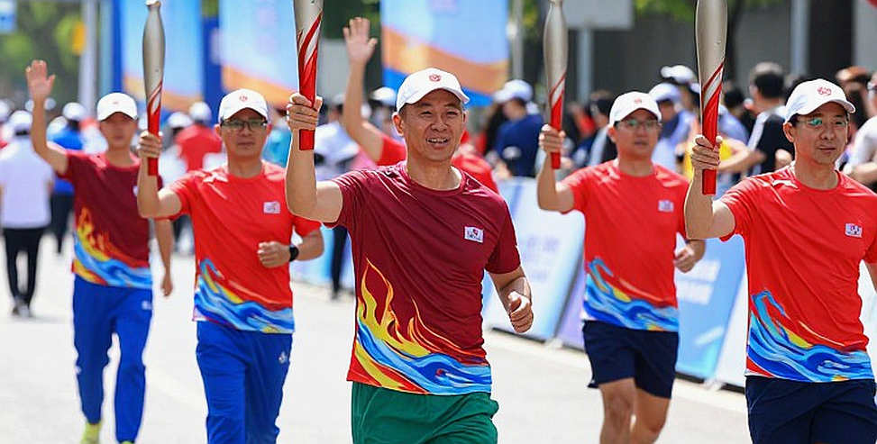 সুলিভান, ১৬: রেকর্ডের হুইসেলের নিচে লুকানো কাগজের পথ